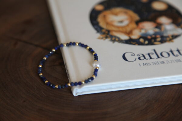 Geburtsgeschenk für Mütter: Lapislazuli Armband mit Pelmuttperle, Silber 18 K vergoldet – Bild 5